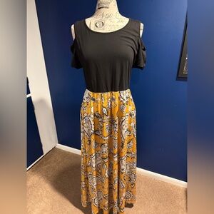 Maxi yellow and black cold shoulder dress